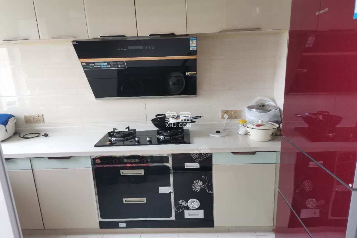 精锐华府(精锐华庭) 3室2厅2卫 80.0万 精锐华府(精锐华庭) 3室2厅2卫 80.0万客厅