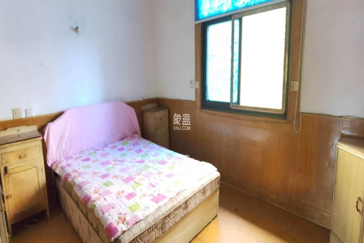 银馨家园(贺家土电厂生活区) 3室2厅1卫 1300.0元/月 银馨家园(贺家土电厂生活区) 3室2厅1卫 1300.0元/月室内图