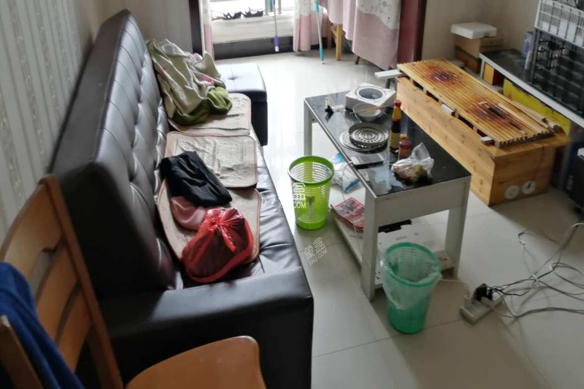 桃花里  1室1厅1卫    35.8万 桃花里  1室1厅1卫    35.8万卫生间