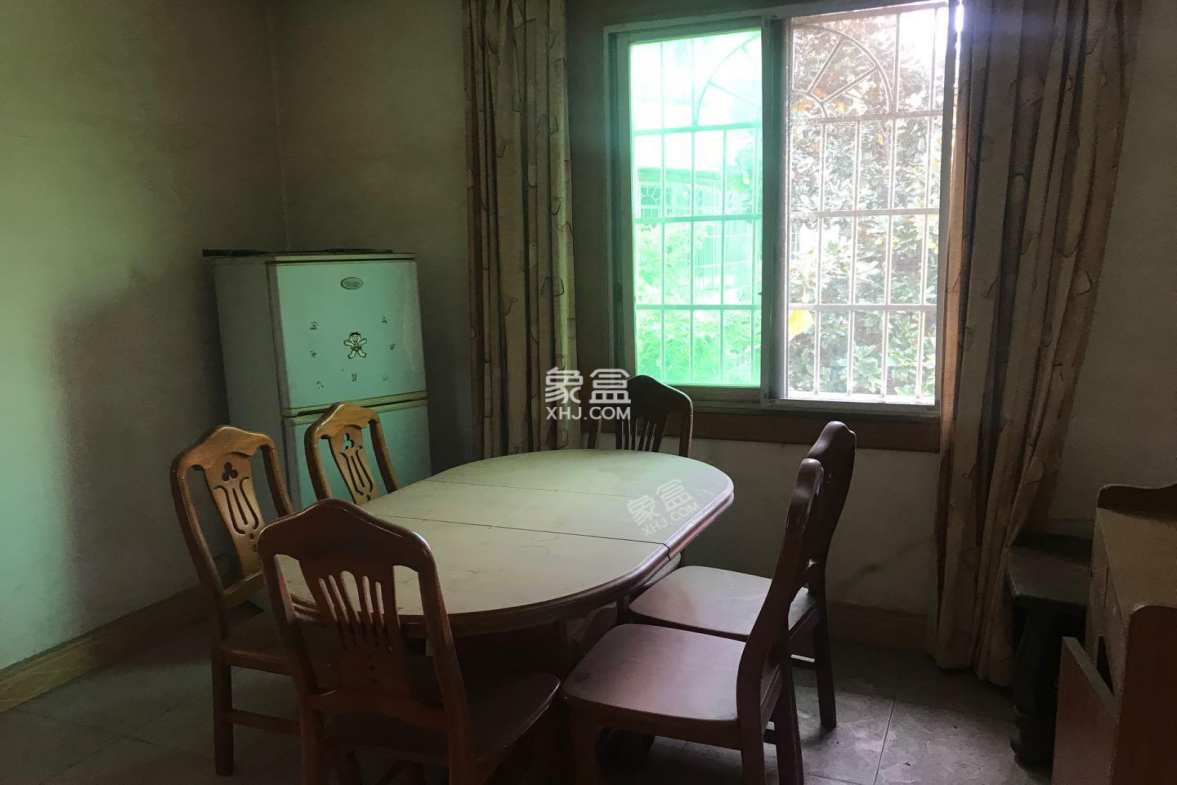 朝阳工商苑  3室2厅2卫    52.8万 朝阳工商苑  3室2厅2卫    52.8万客厅