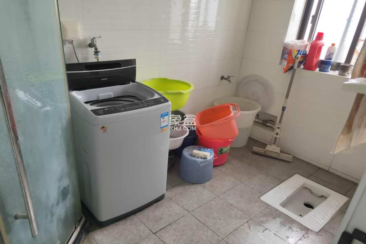 银竹苑小区  3室2厅2卫    49.8万 银竹苑小区  3室2厅2卫    49.8万卫生间