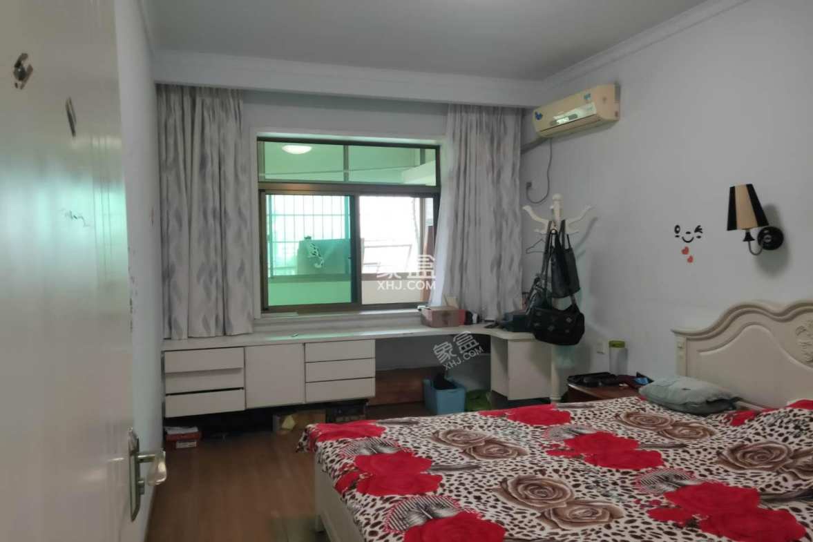 银竹苑小区  3室2厅2卫    49.8万 银竹苑小区  3室2厅2卫    49.8万卧室