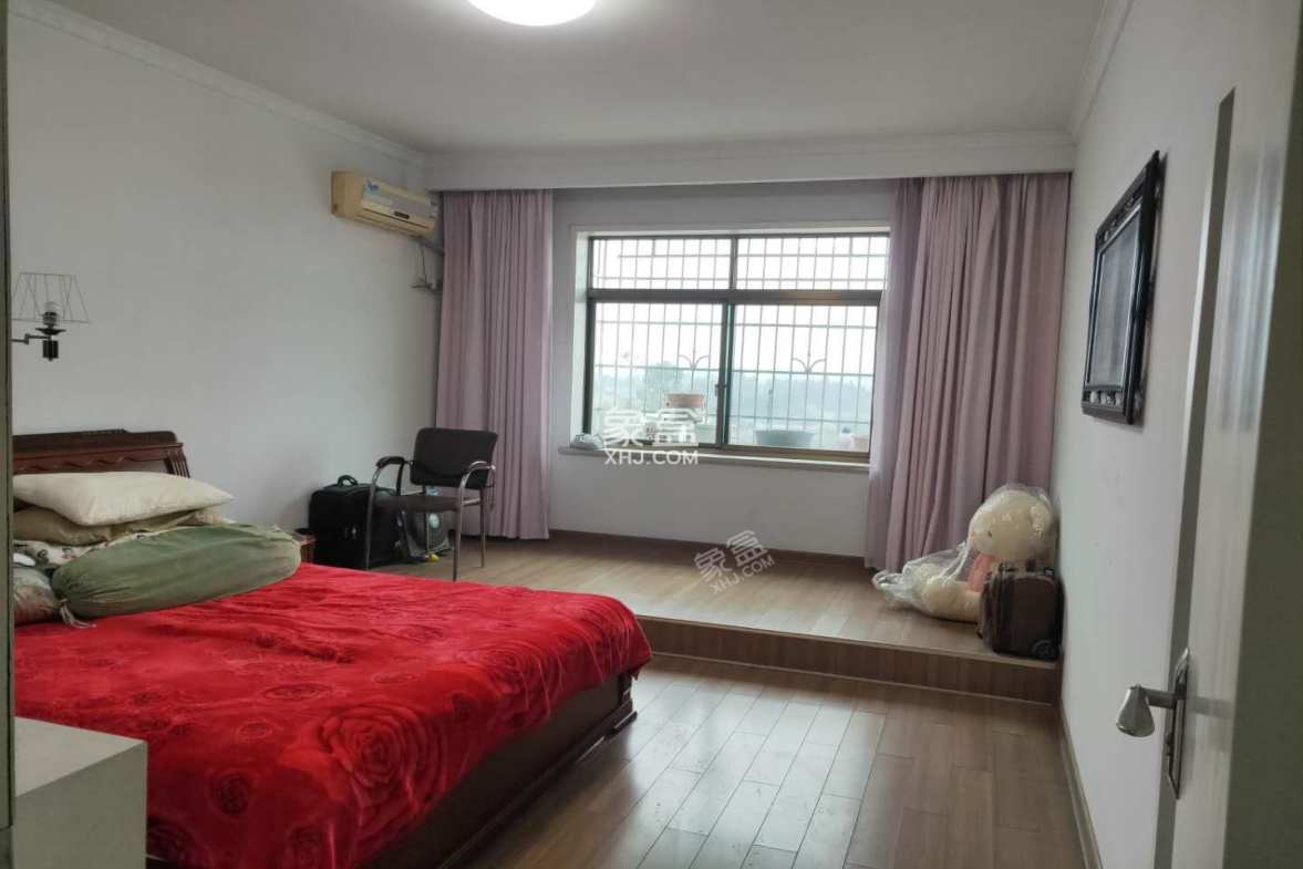 银竹苑小区  3室2厅2卫    49.8万 银竹苑小区  3室2厅2卫    49.8万卧室