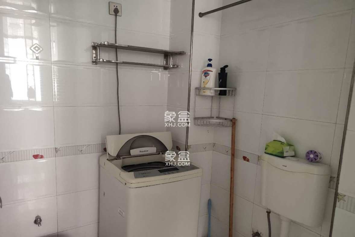 湘禄大酒店 1室1厅1卫 1200.00元/月 湘禄大酒店 1室1厅1卫 1200.00元/月室内图