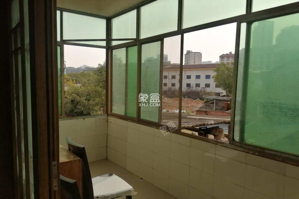 金银山学校家属楼 3室2厅2卫 1100.0元/月 金银山学校家属楼 3室2厅2卫 1100.0元/月室内图