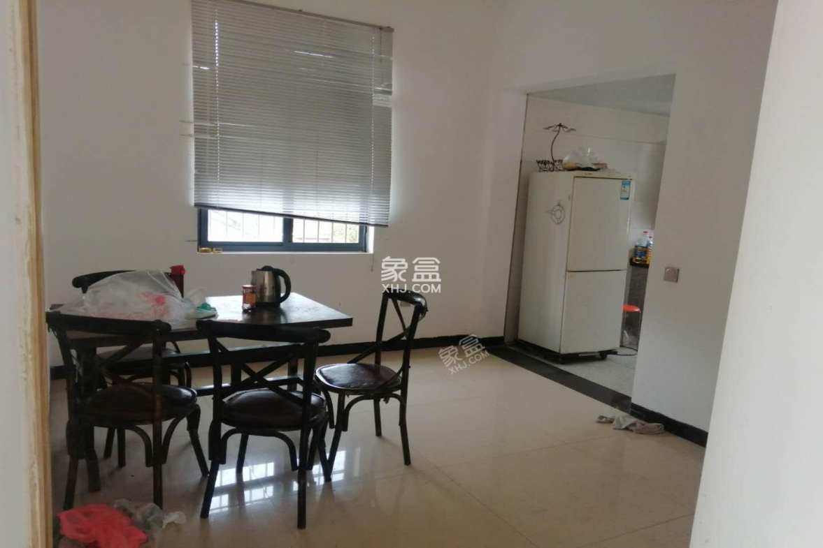 金银山学校家属楼 3室2厅2卫 1100.0元/月 金银山学校家属楼 3室2厅2卫 1100.0元/月室内图