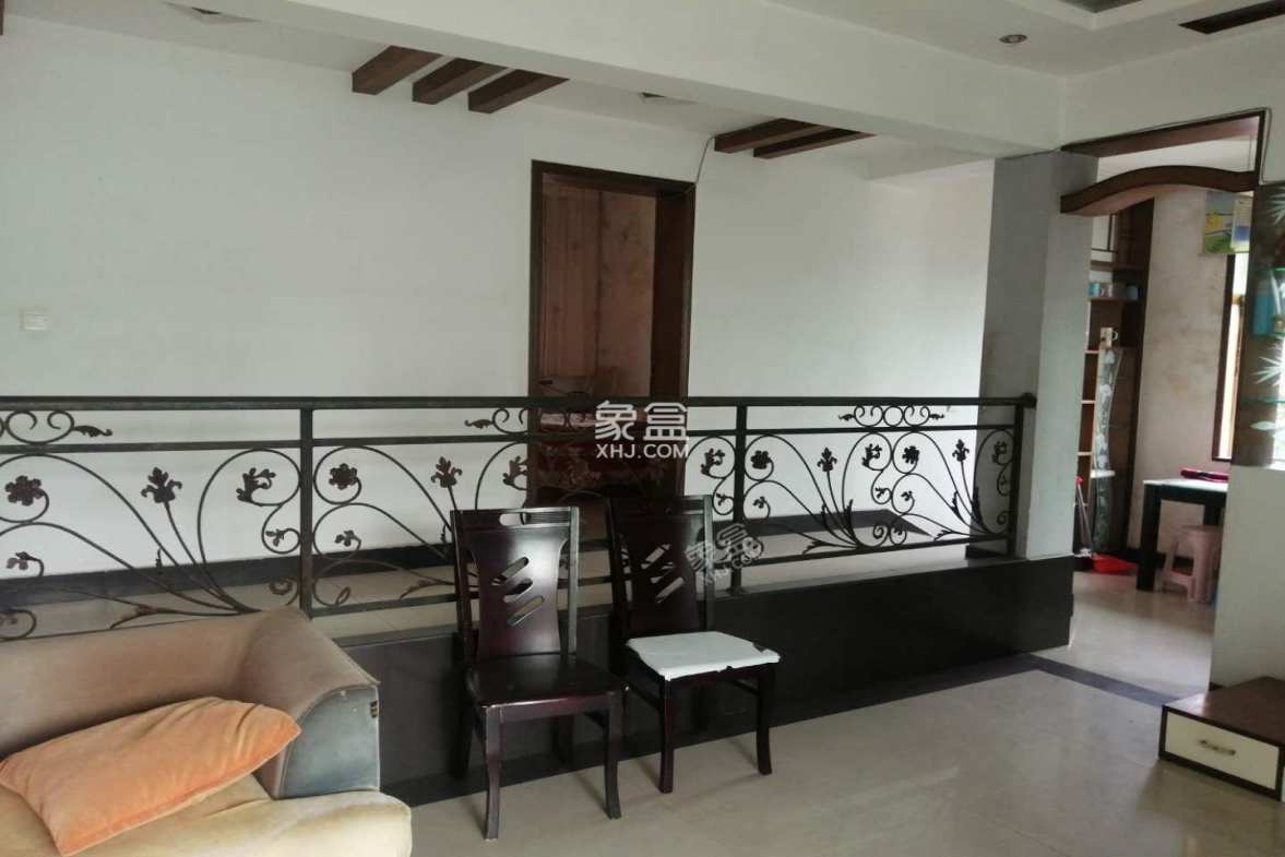 金银山学校家属楼 3室2厅2卫 1100.0元/月 金银山学校家属楼 3室2厅2卫 1100.0元/月室内图