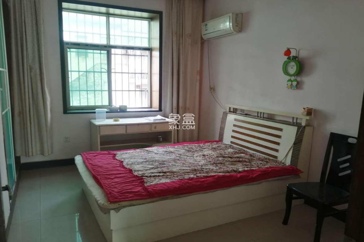 金银山学校家属楼 3室2厅2卫 1100.0元/月 金银山学校家属楼 3室2厅2卫 1100.0元/月室内图