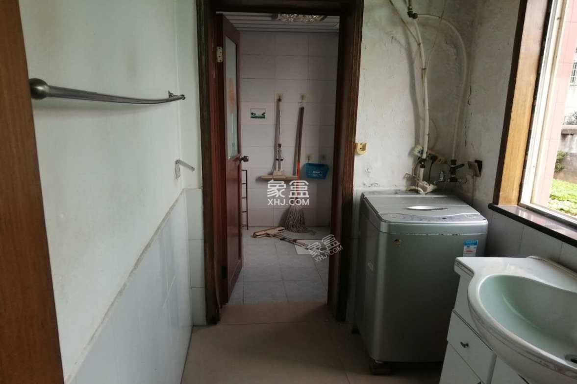 金银山学校家属楼 3室2厅2卫 1100.0元/月 金银山学校家属楼 3室2厅2卫 1100.0元/月室内图