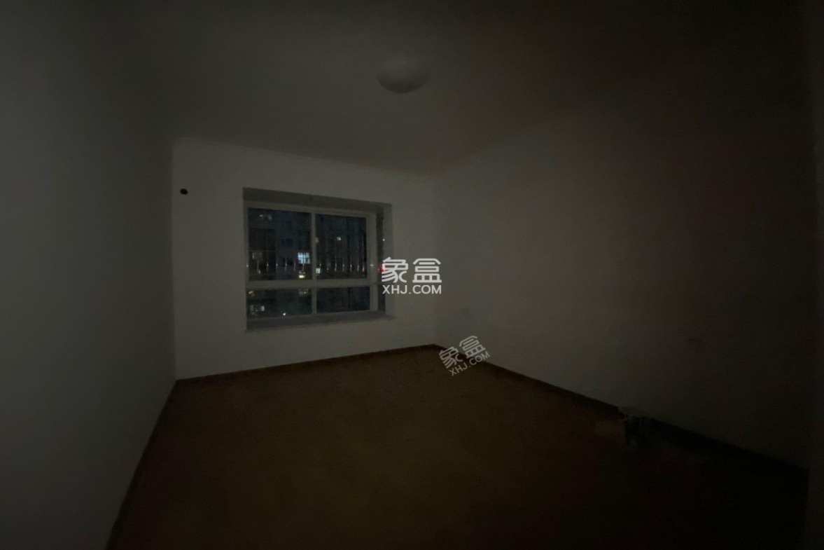 冠都现代城(冠都幸福彼岸)  4室2厅2卫    2500.0元/月 冠都现代城(冠都幸福彼岸)  4室2厅2卫    2500.0元/月室内图