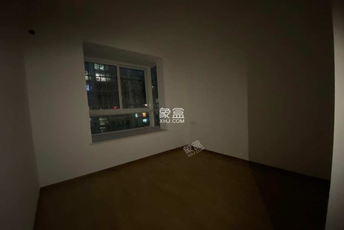 冠都现代城(冠都幸福彼岸)  4室2厅2卫    2500.0元/月 冠都现代城(冠都幸福彼岸)  4室2厅2卫    2500.0元/月室内图