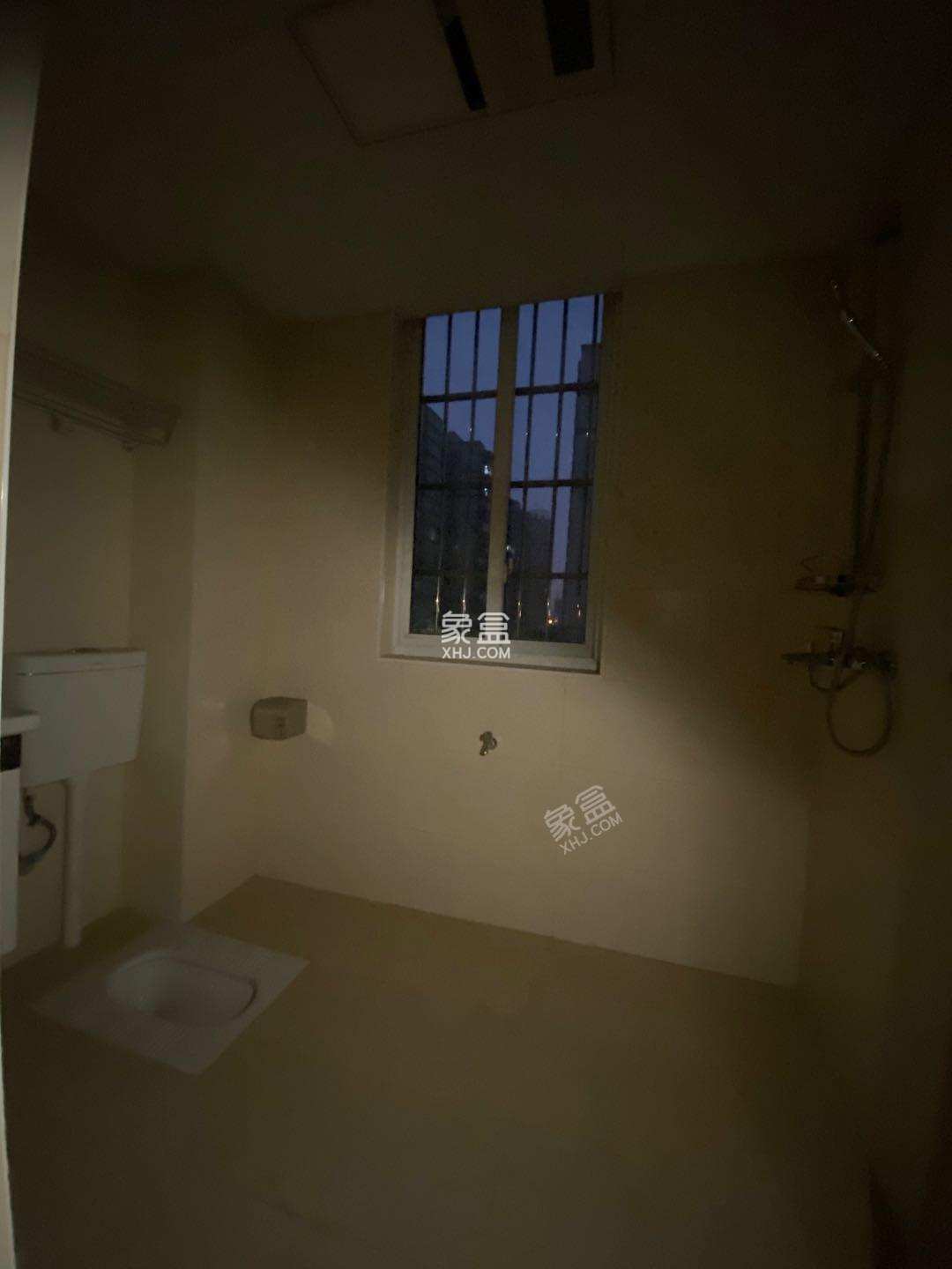 冠都现代城(冠都幸福彼岸)  4室2厅2卫    2500.0元/月 冠都现代城(冠都幸福彼岸)  4室2厅2卫    2500.0元/月室内图