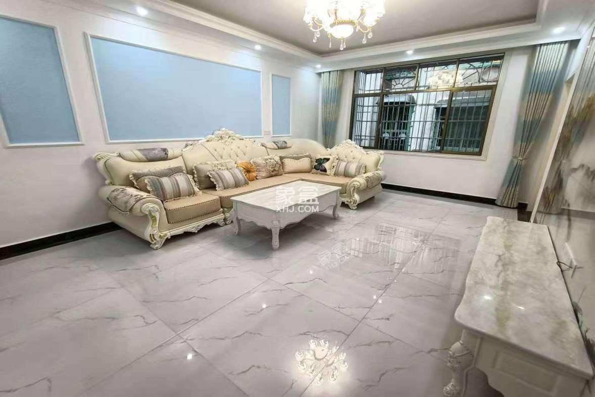 桃花山庄小区  3室2厅1卫    52.8万 桃花山庄小区  3室2厅1卫    52.8万客厅