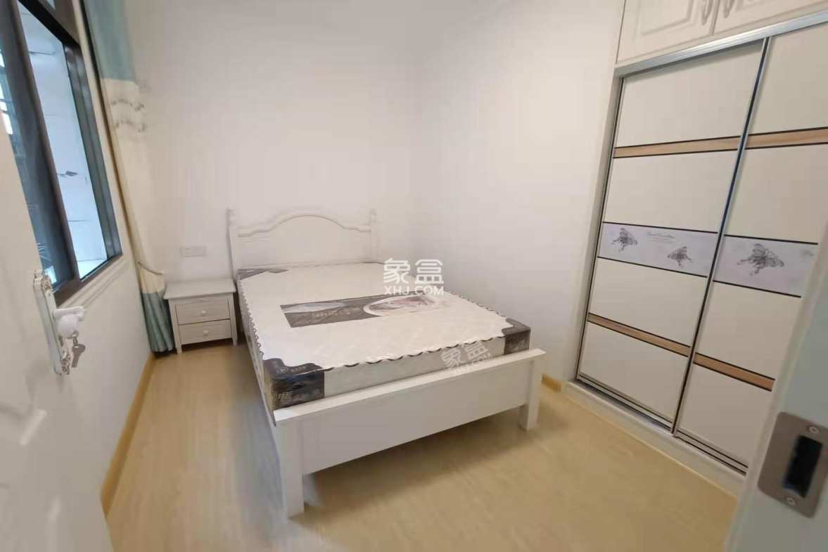 桃花山庄小区  3室2厅1卫    52.8万 桃花山庄小区  3室2厅1卫    52.8万卧室