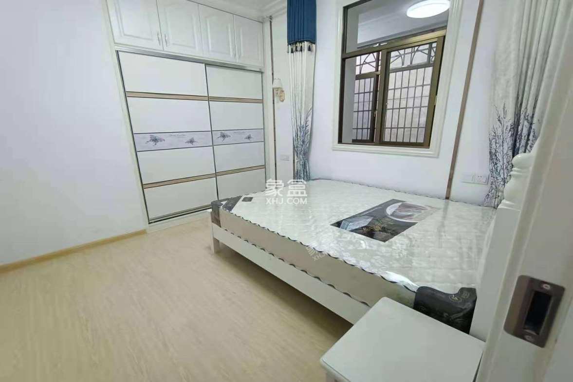 桃花山庄小区  3室2厅1卫    52.8万 桃花山庄小区  3室2厅1卫    52.8万卧室