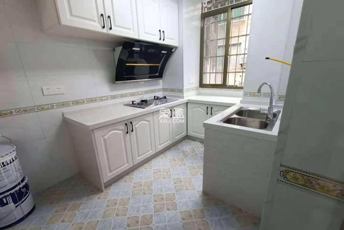 桃花山庄小区  3室2厅1卫    52.8万 桃花山庄小区  3室2厅1卫    52.8万厨房