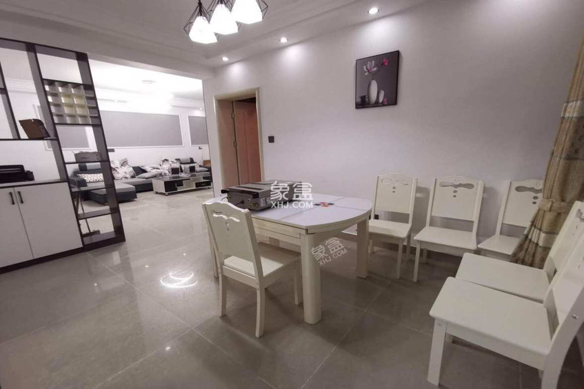 桃花山庄小区  3室2厅1卫    52.8万 桃花山庄小区  3室2厅1卫    52.8万客厅