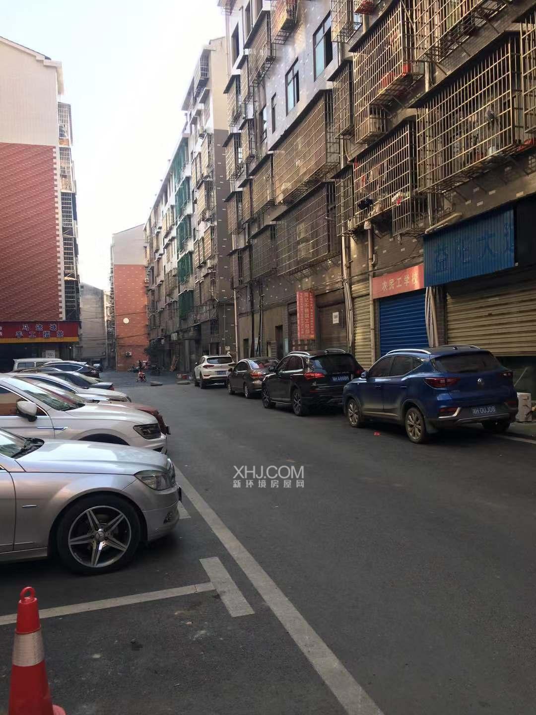 大桃路集贸市场室内图2