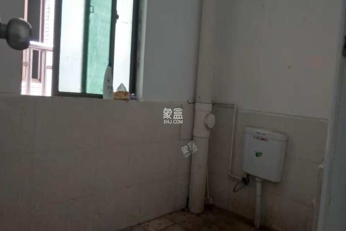 峰景国际  3室2厅2卫    2600.0元/月 峰景国际  3室2厅2卫    2600.0元/月室内图