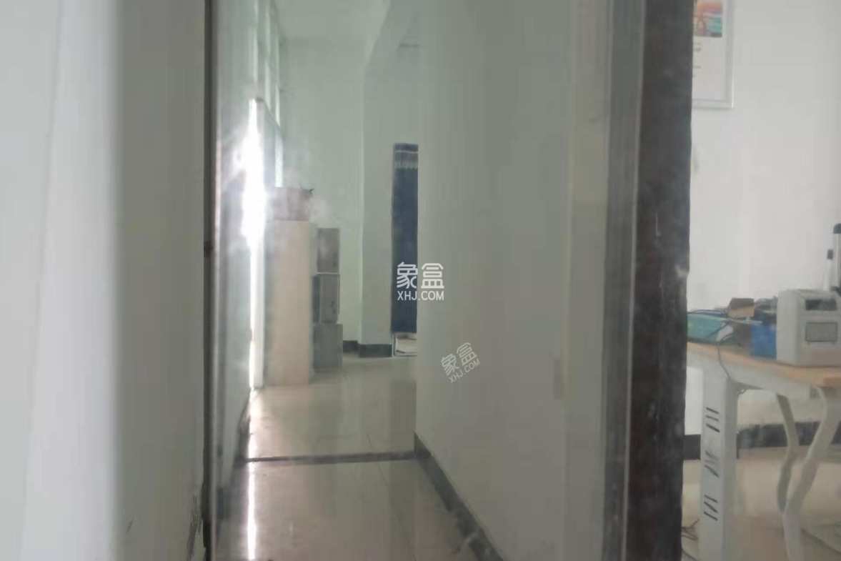 峰景国际  3室2厅2卫    2600.0元/月 峰景国际  3室2厅2卫    2600.0元/月室内图