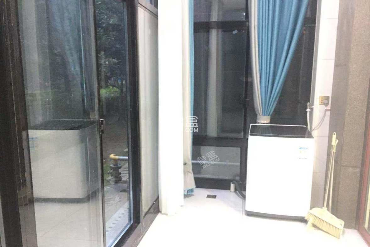 特变水木融城 3室2厅2卫 95.00万 特变水木融城 3室2厅2卫 95.00万卫生间