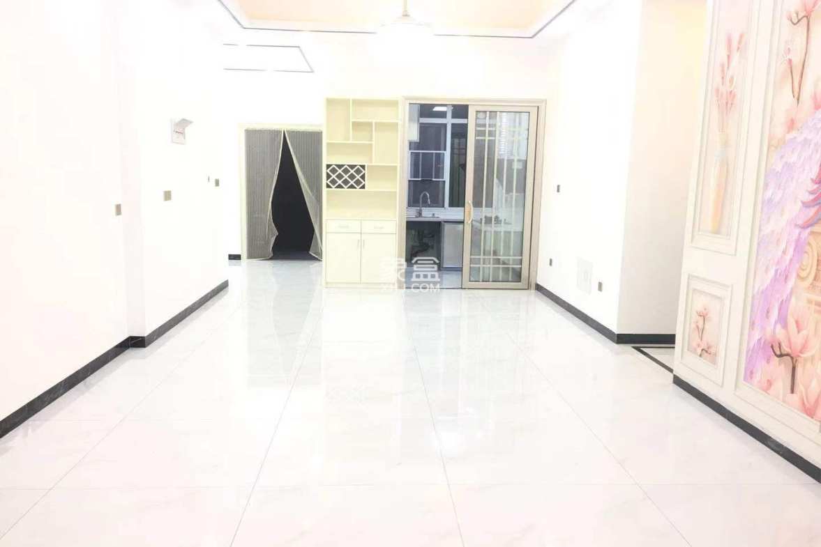 特变水木融城 3室2厅2卫 95.00万 特变水木融城 3室2厅2卫 95.00万客厅