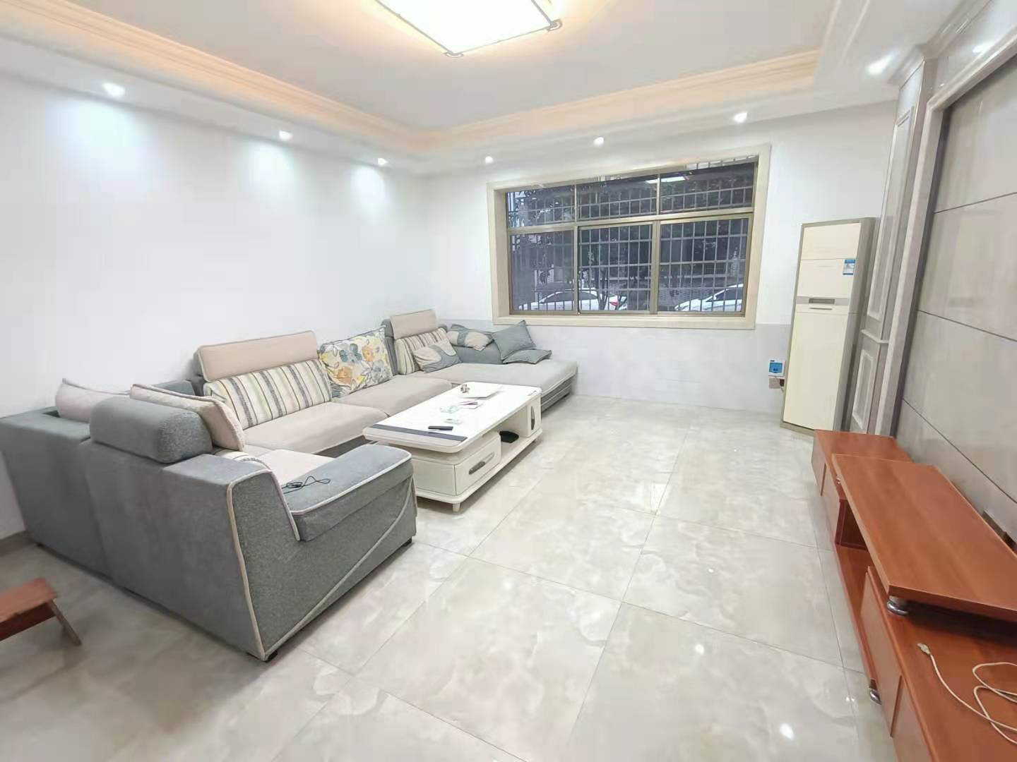 蒸水花苑 3室2厅1卫 2400.0元/月 蒸水花苑 3室2厅1卫 2400.0元/月室内图