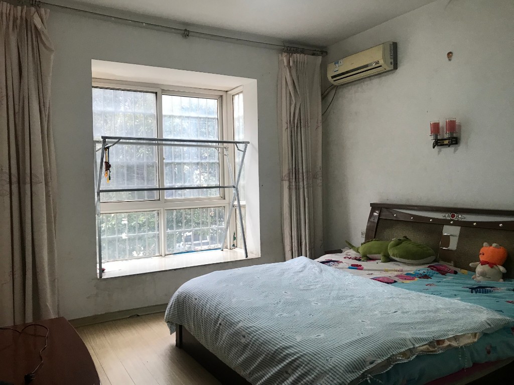 君悦华府 3室2厅2卫 71.8万 君悦华府 3室2厅2卫 71.8万卧室