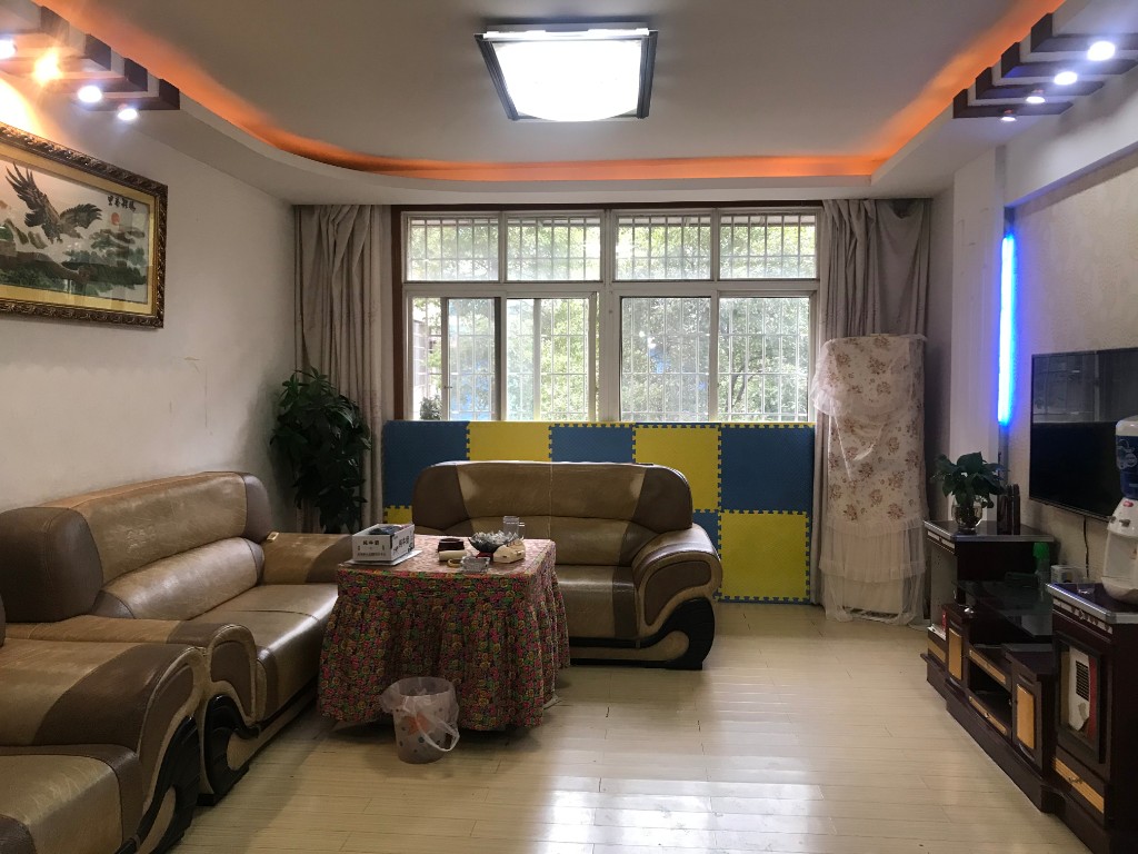 君悦华府 3室2厅2卫 71.8万 君悦华府 3室2厅2卫 71.8万客厅