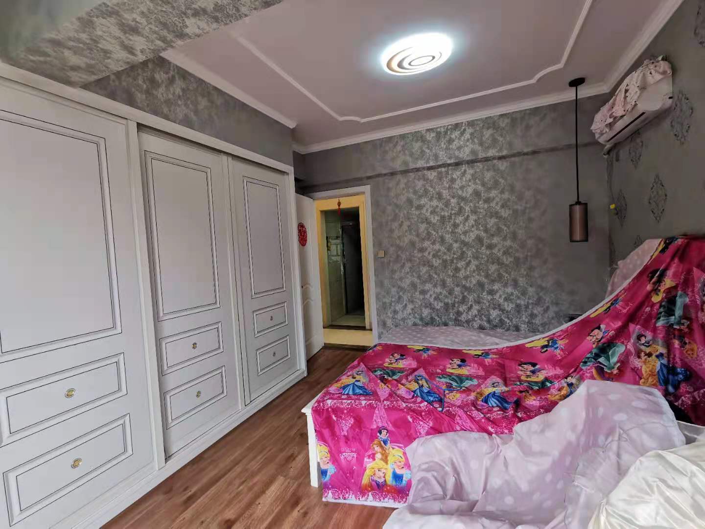 珠江帝景山庄  3室2厅2卫   3300.00元/月室内图