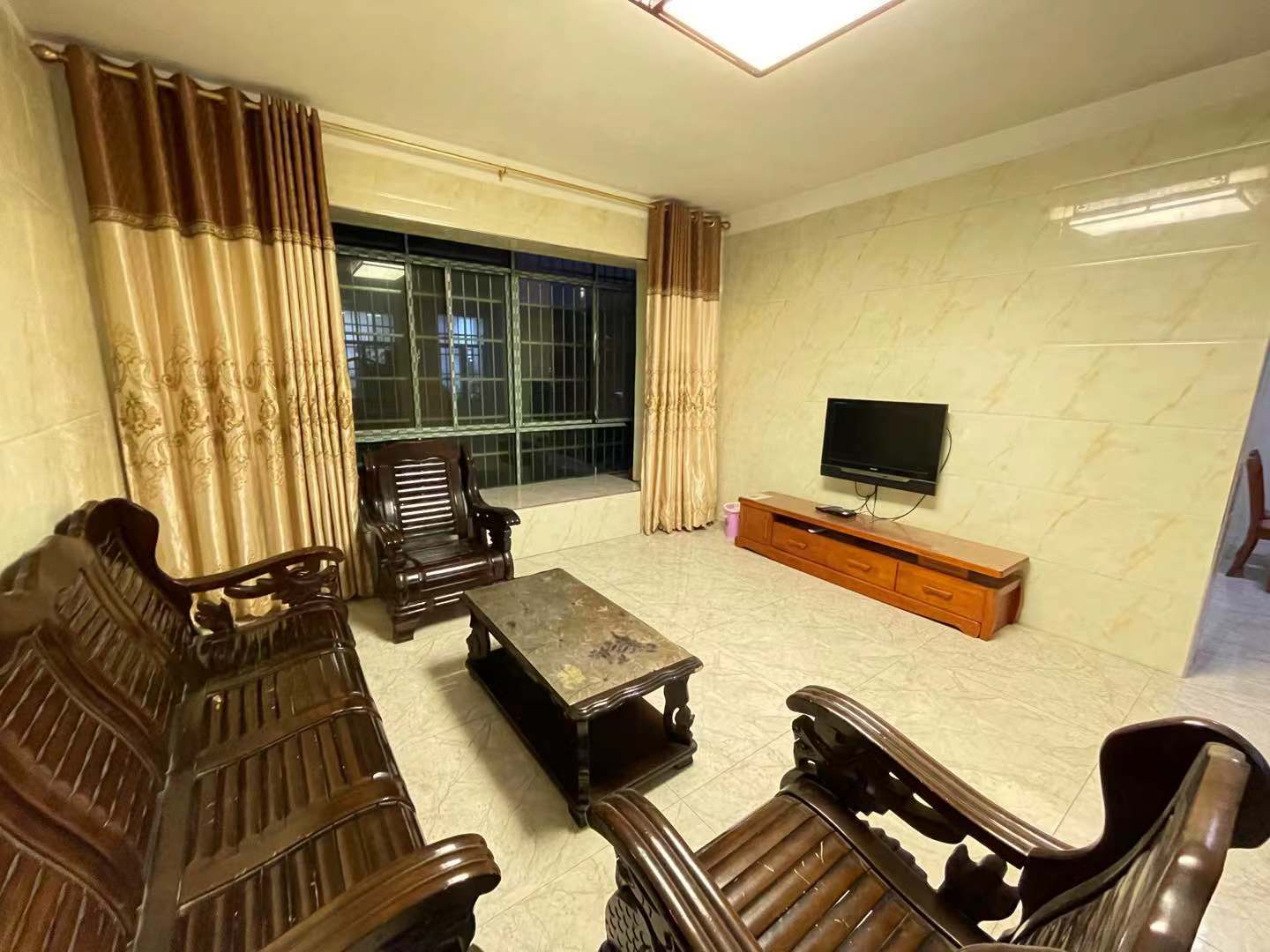 金柘北区 3室2厅2卫 1600.0元/月 金柘北区 3室2厅2卫 1600.0元/月室内图