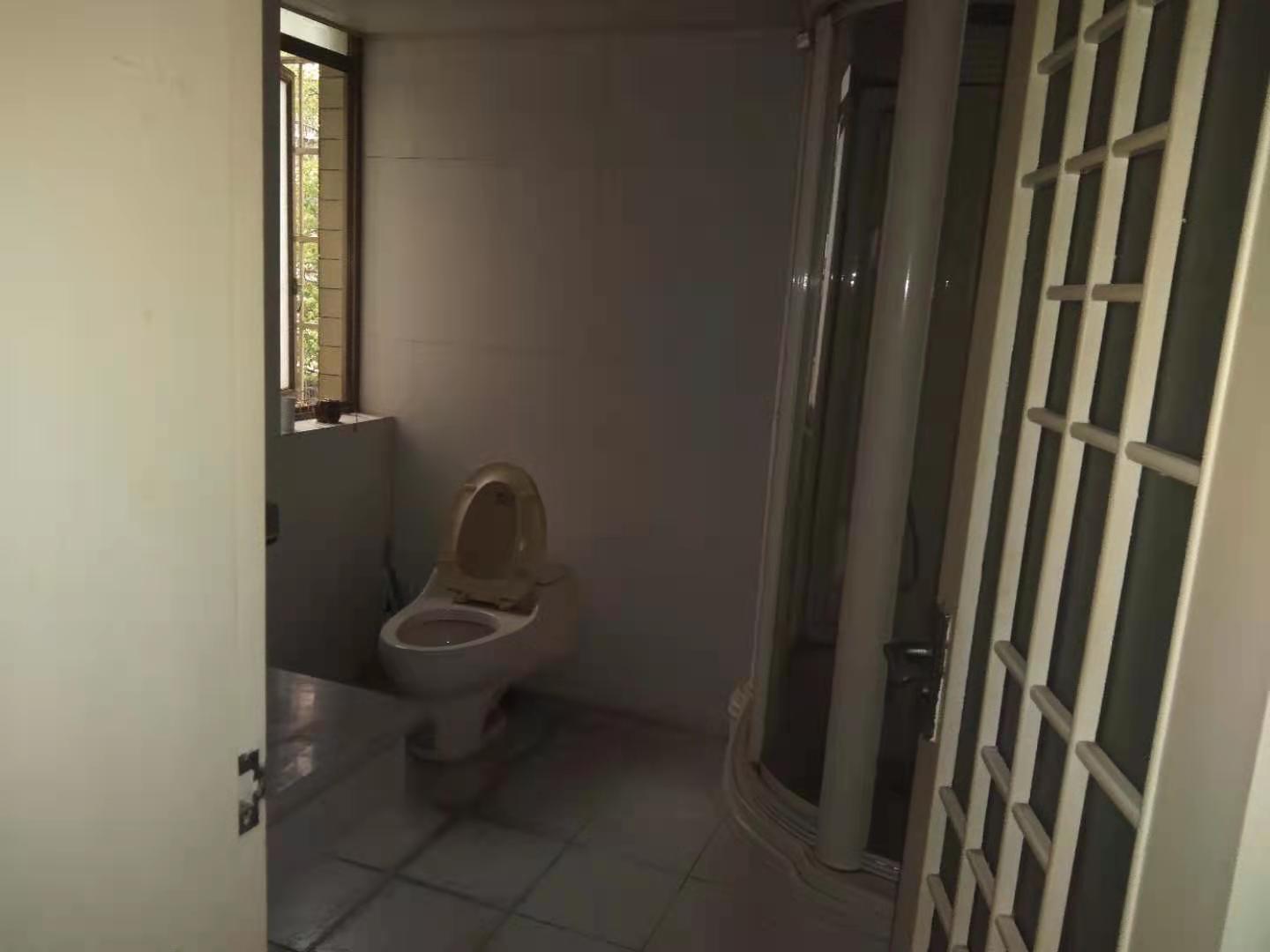 市委家属南院 5室2厅2卫 3300.0元/月 市委家属南院 5室2厅2卫 3300.0元/月室内图