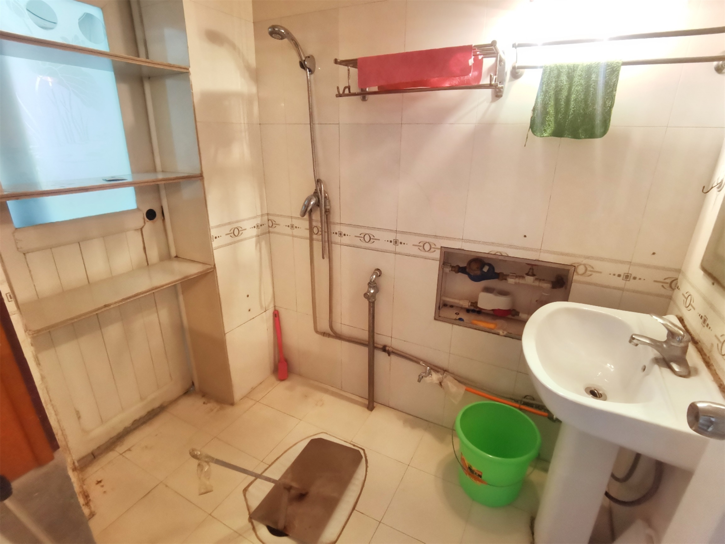 人大宿舍 4室2厅1卫 85.0万 人大宿舍 4室2厅1卫 85.0万客厅