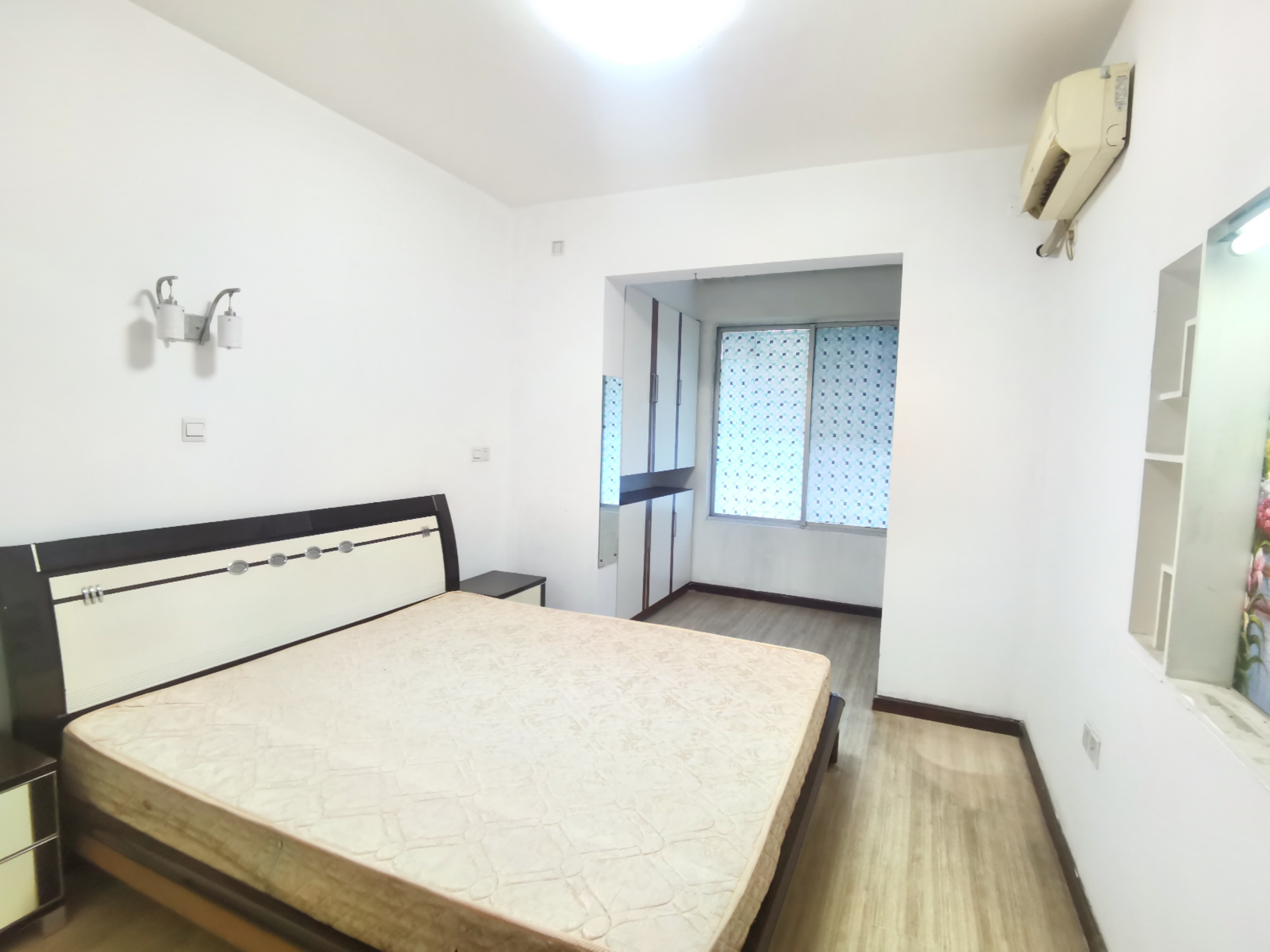 人大宿舍 4室2厅1卫 85.0万 人大宿舍 4室2厅1卫 85.0万客厅