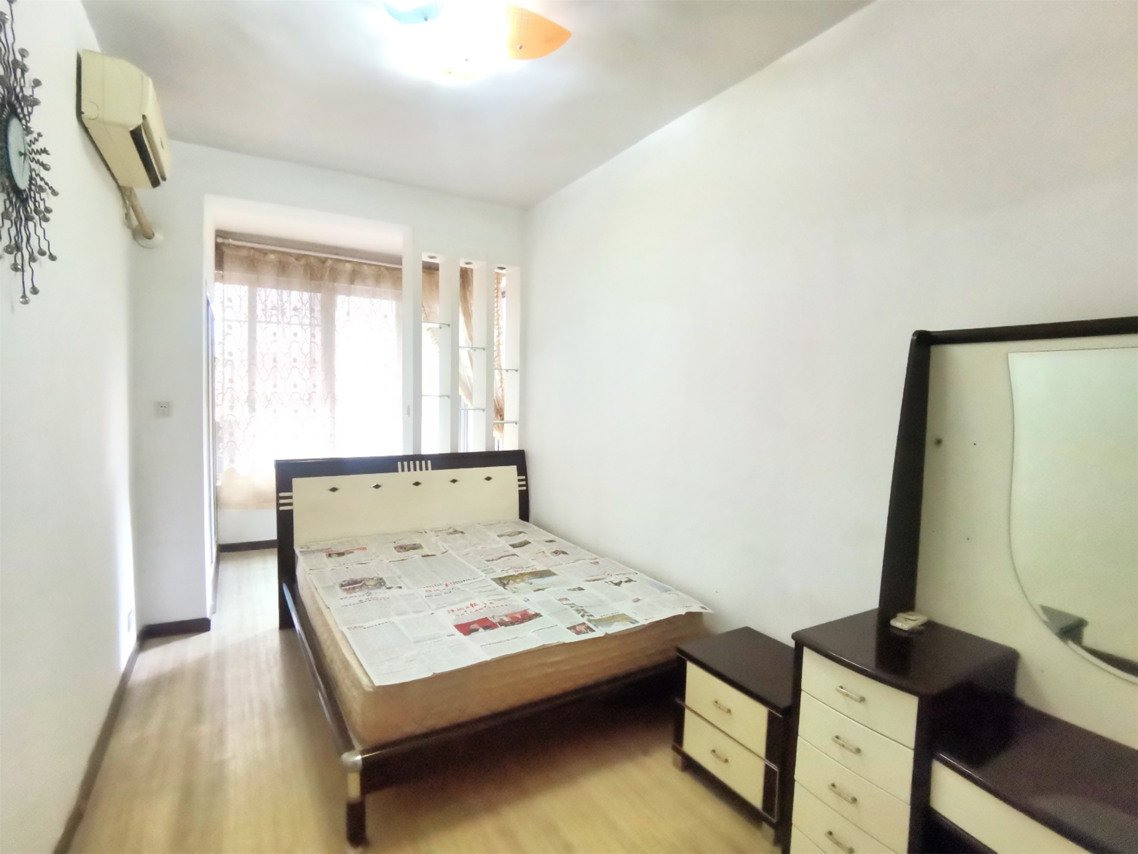 人大宿舍 4室2厅1卫 85.0万 人大宿舍 4室2厅1卫 85.0万客厅