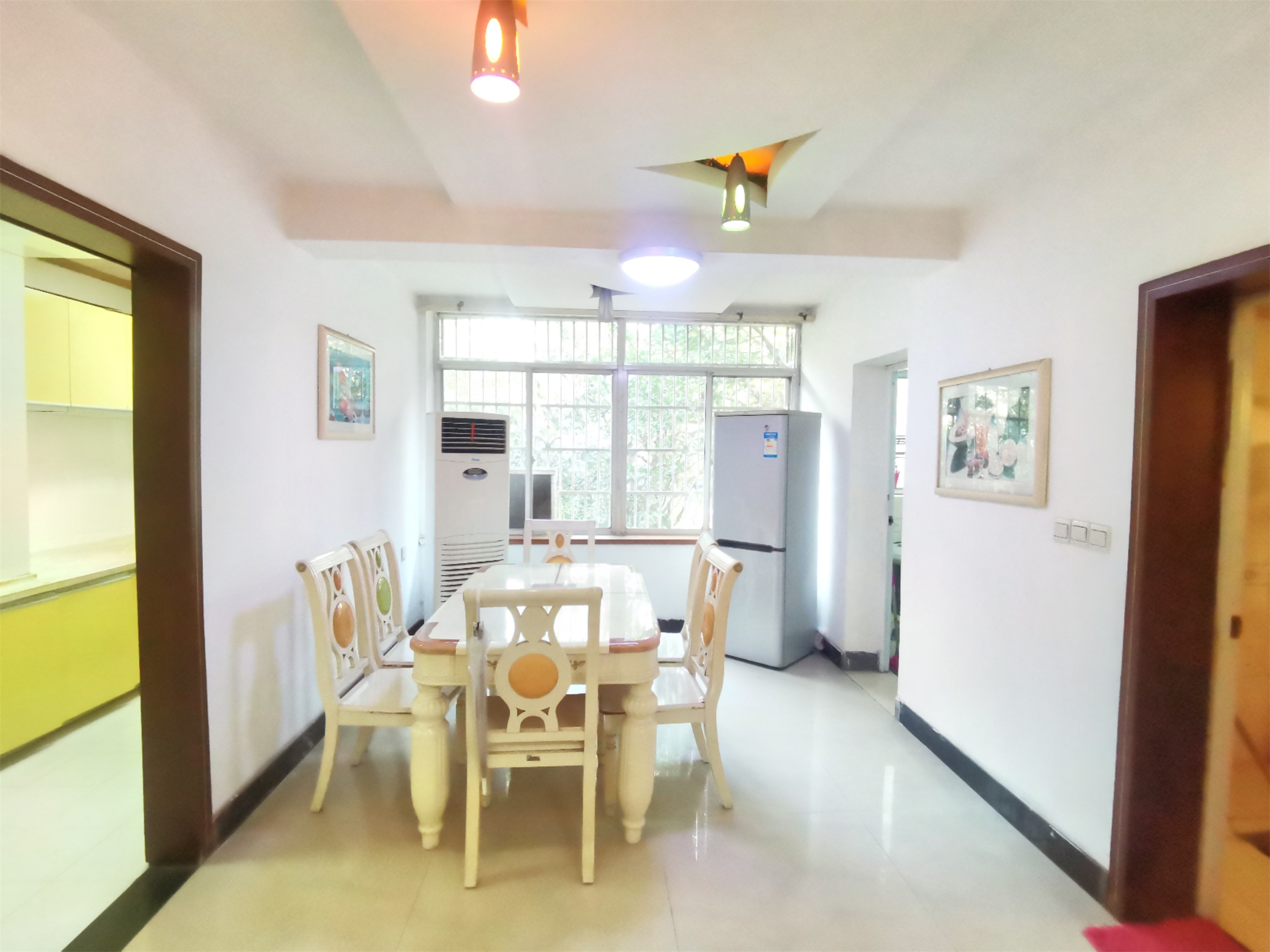 人大宿舍 4室2厅1卫 85.0万 人大宿舍 4室2厅1卫 85.0万客厅