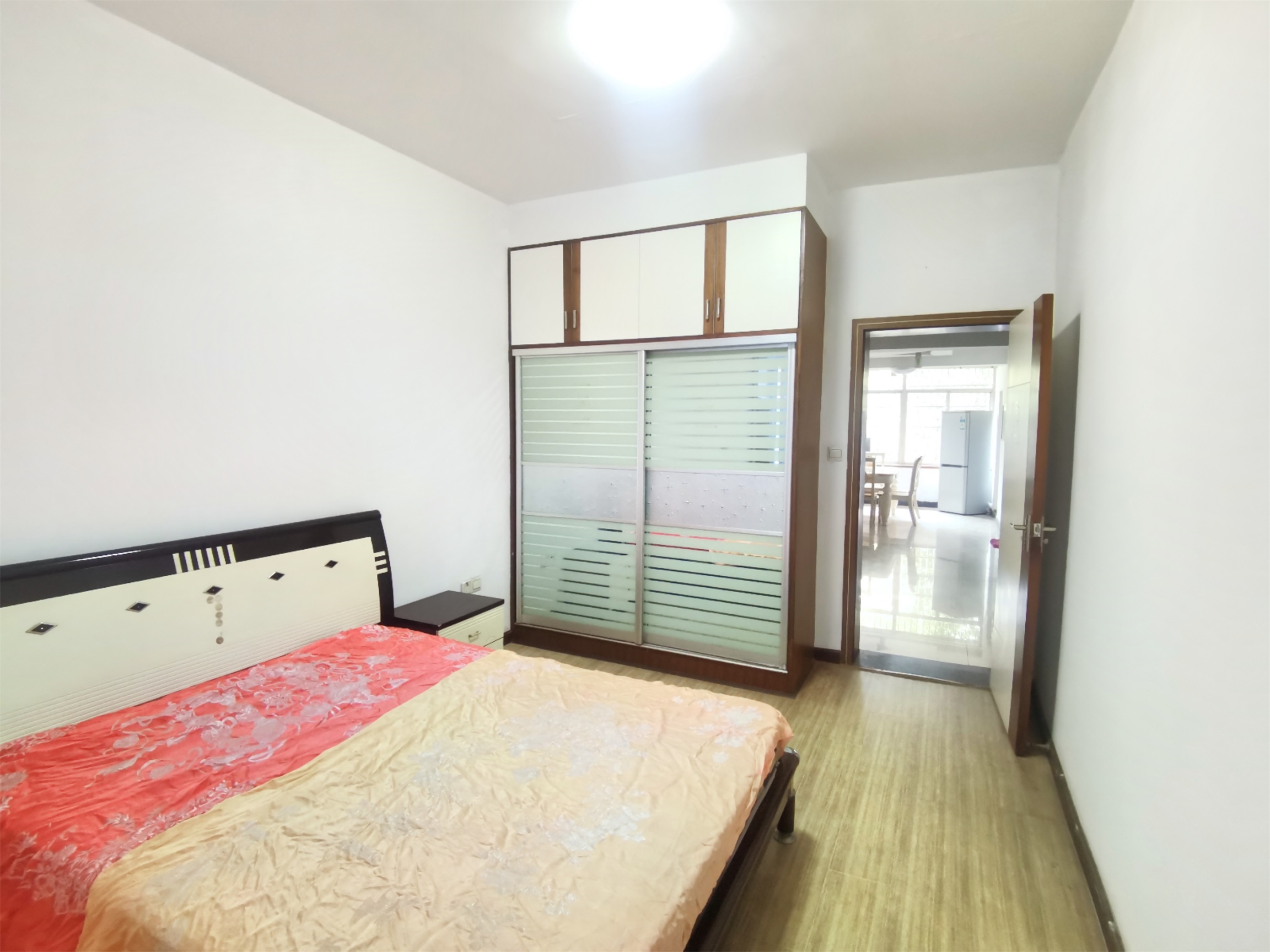 人大宿舍 4室2厅1卫 85.0万 人大宿舍 4室2厅1卫 85.0万客厅