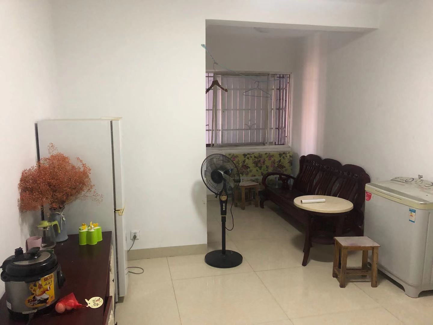 城南春天(金城大厦)  1室1厅1卫    900.0元/月 城南春天(金城大厦)  1室1厅1卫    900.0元/月