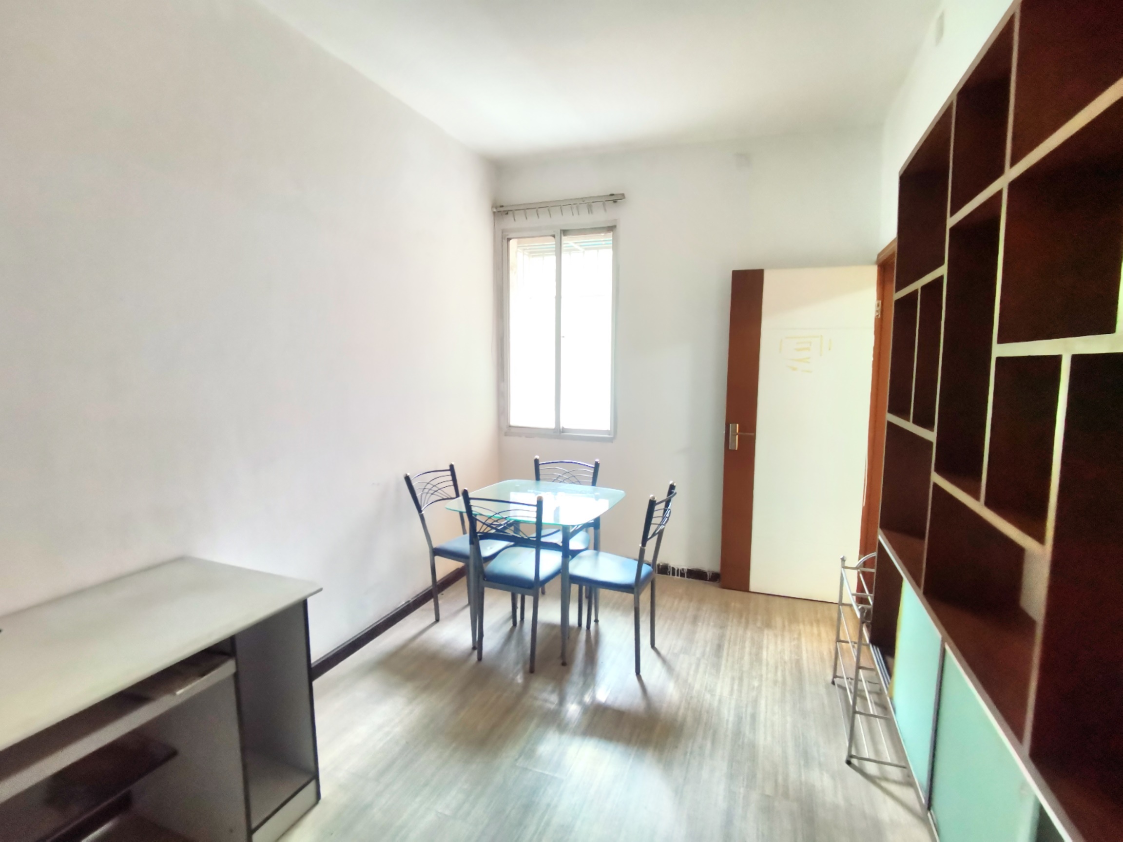 人大宿舍 4室2厅1卫 85.0万 人大宿舍 4室2厅1卫 85.0万客厅