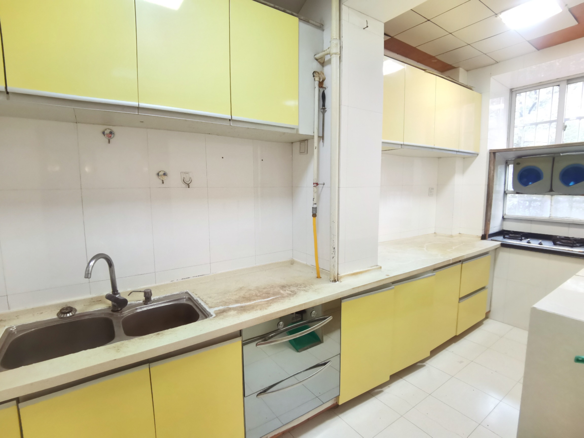 人大宿舍 4室2厅1卫 85.0万 人大宿舍 4室2厅1卫 85.0万客厅