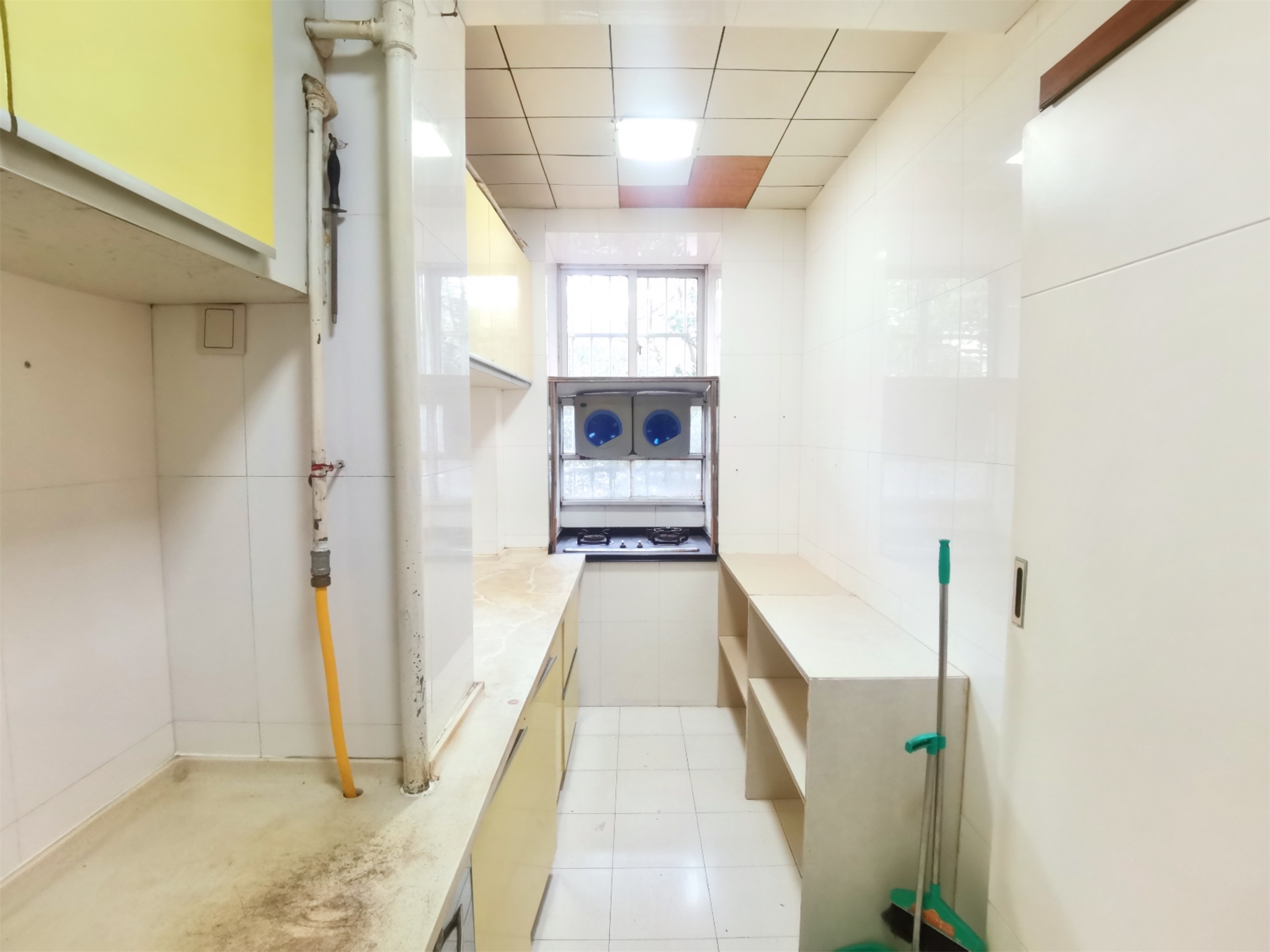 人大宿舍 4室2厅1卫 85.0万 人大宿舍 4室2厅1卫 85.0万客厅