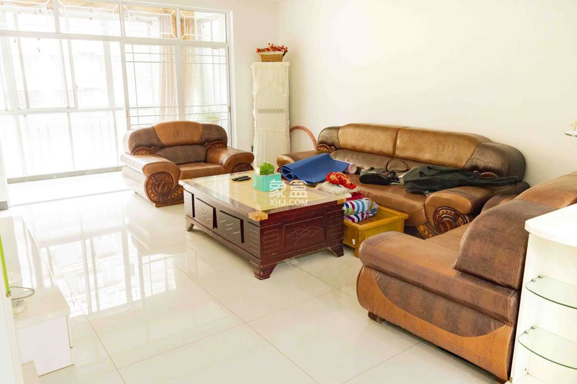 高尔夫紫龙郡 3室2厅2卫 55.0万 高尔夫紫龙郡 3室2厅2卫 55.0万客厅