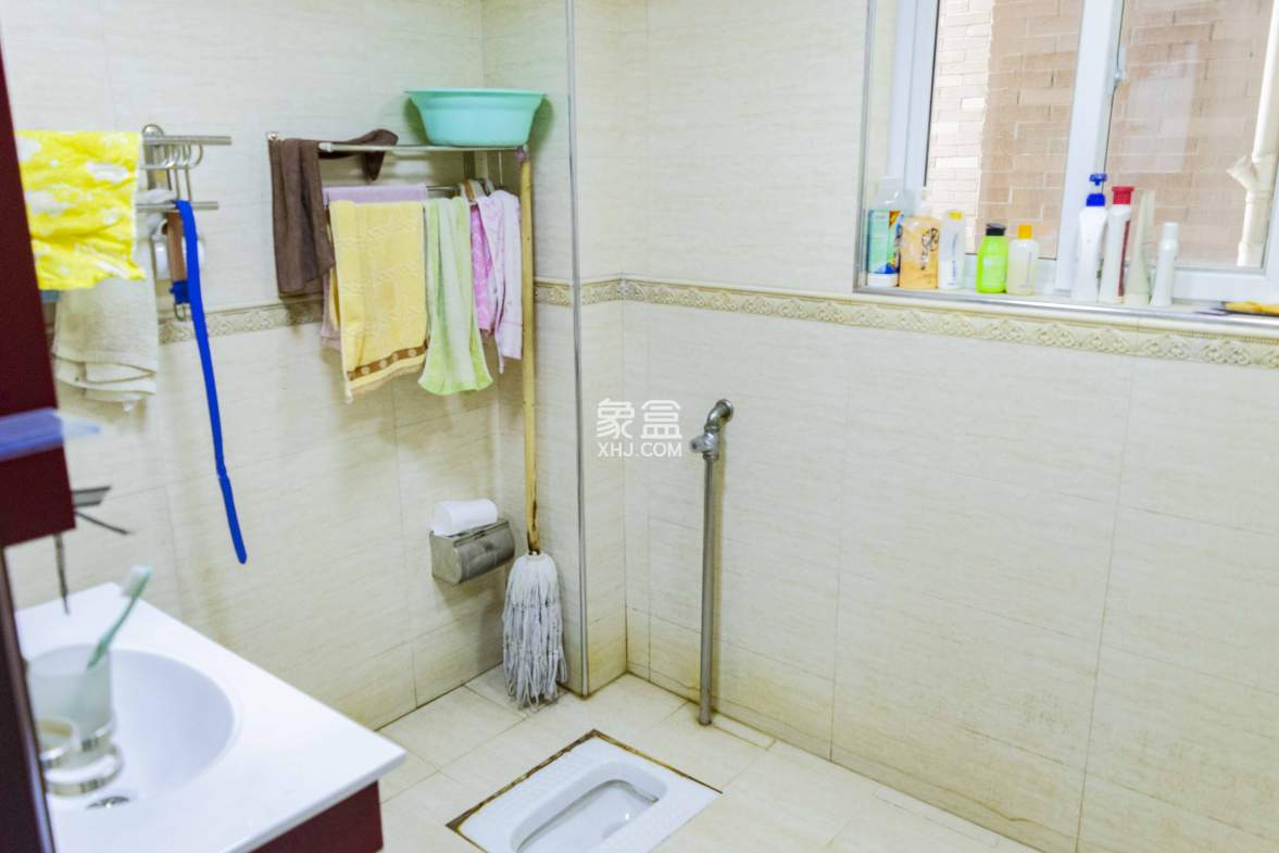 高尔夫紫龙郡 3室2厅2卫 55.0万 高尔夫紫龙郡 3室2厅2卫 55.0万客厅