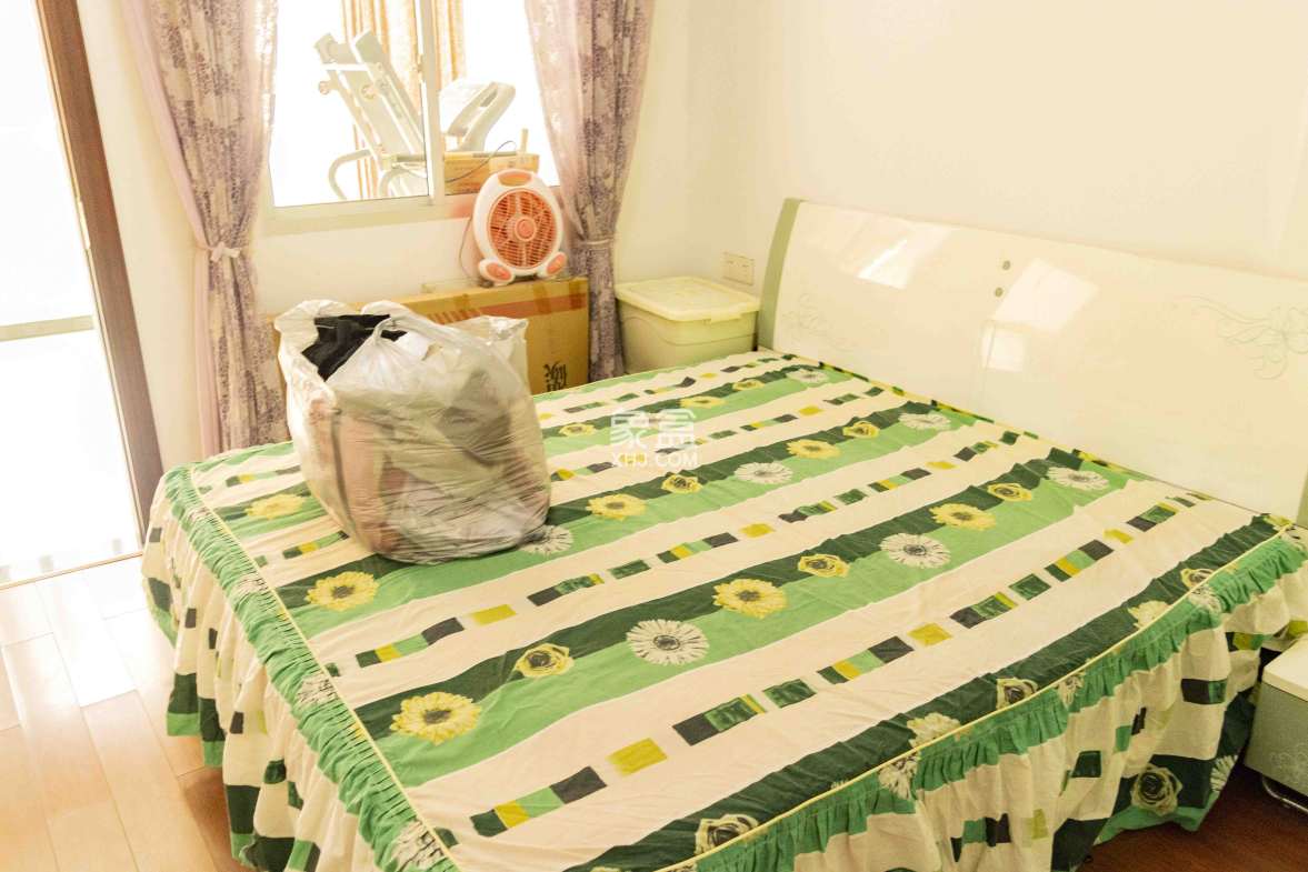 高尔夫紫龙郡 3室2厅2卫 55.0万 高尔夫紫龙郡 3室2厅2卫 55.0万客厅