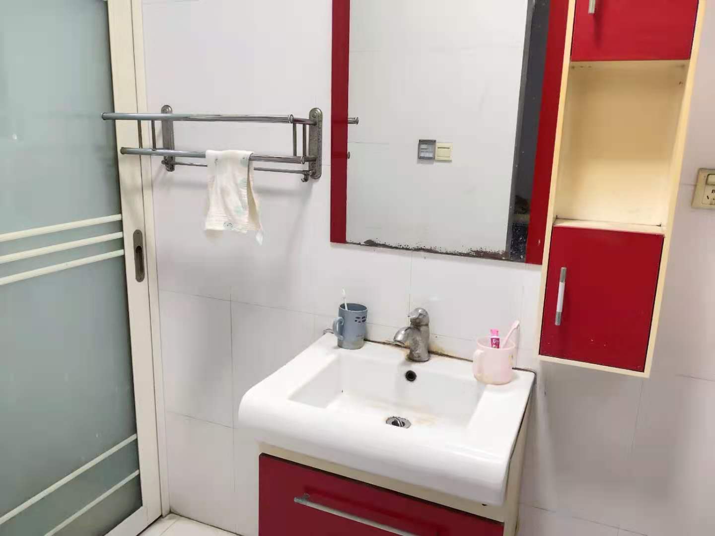 电焊条荷叶塘村 2室1厅1卫 1200.0元/月 电焊条荷叶塘村 2室1厅1卫 1200.0元/月室内图