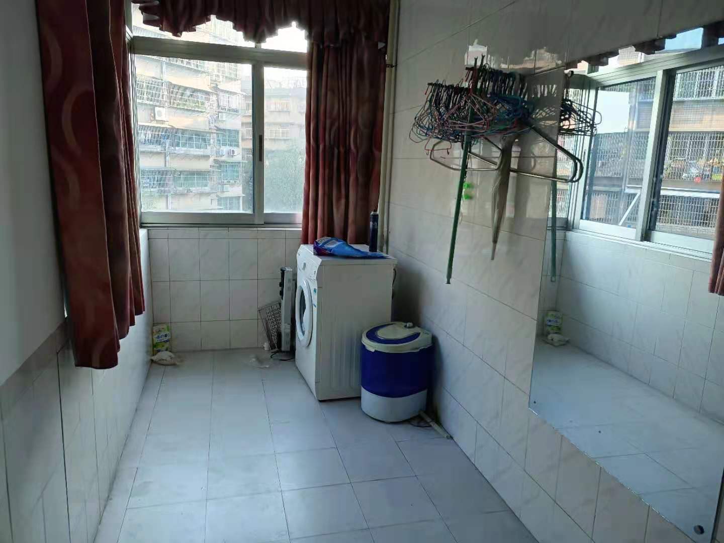 送变电小区 2室2厅1卫 1300.0元/月 送变电小区 2室2厅1卫 1300.0元/月室内图