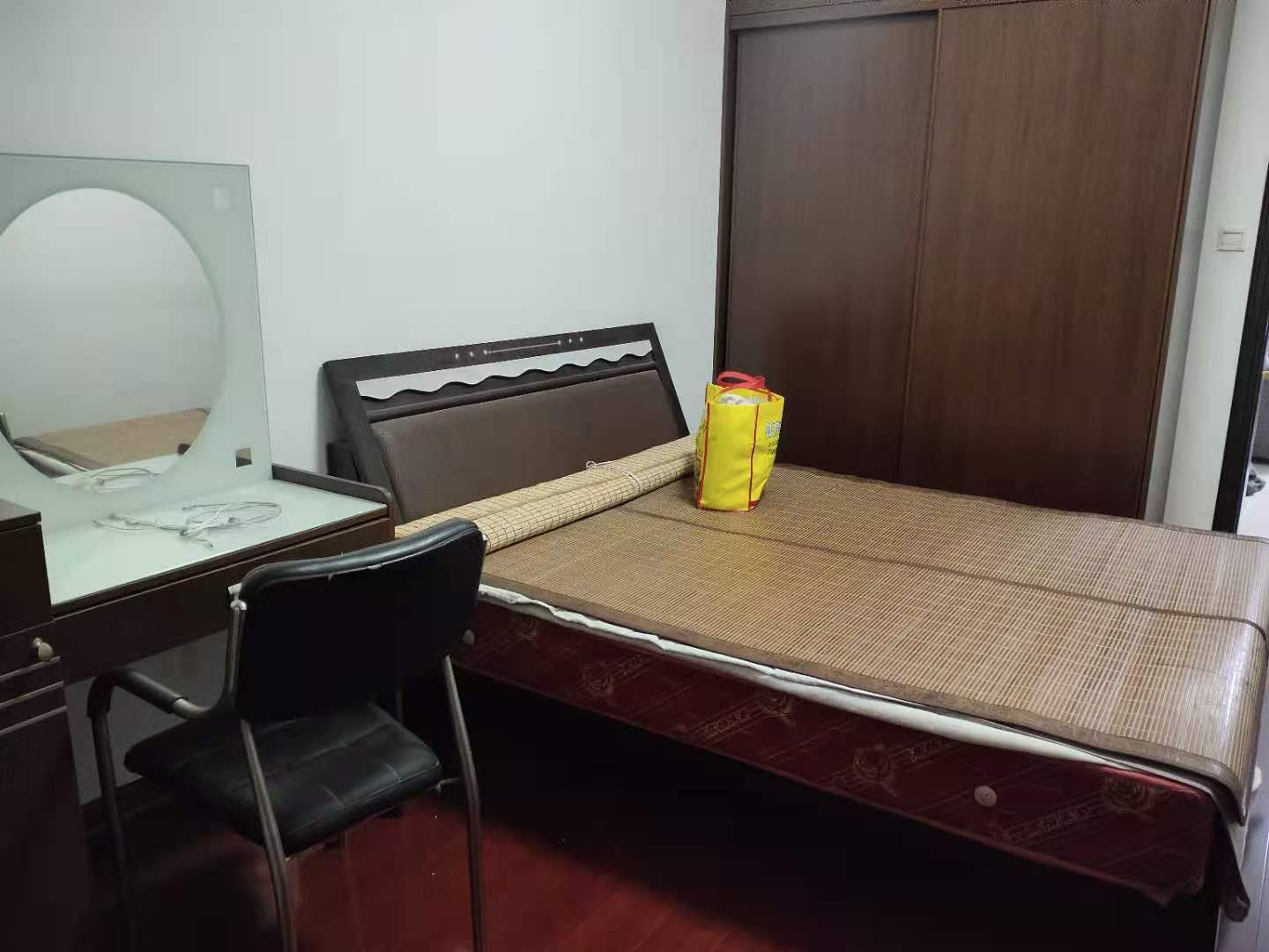 电焊条荷叶塘村 2室1厅1卫 1200.0元/月 电焊条荷叶塘村 2室1厅1卫 1200.0元/月室内图