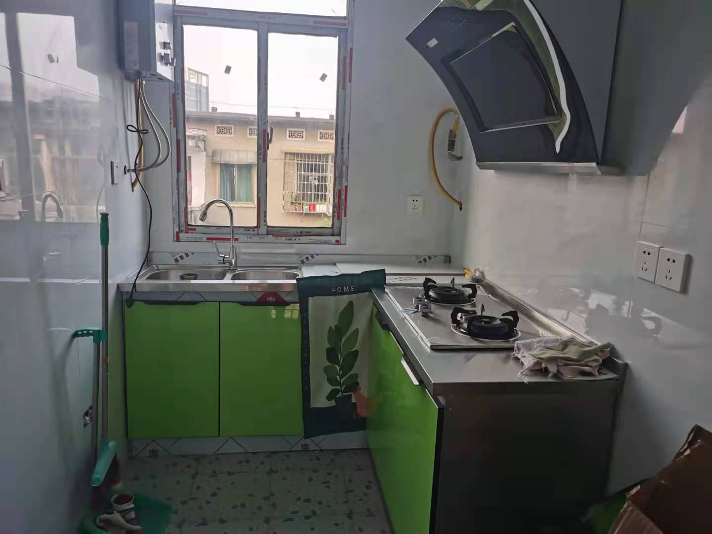 梓园社区(麻纺厂宿舍) 2室1厅1卫 22.0万 梓园社区(麻纺厂宿舍) 2室1厅1卫 22.0万厨房