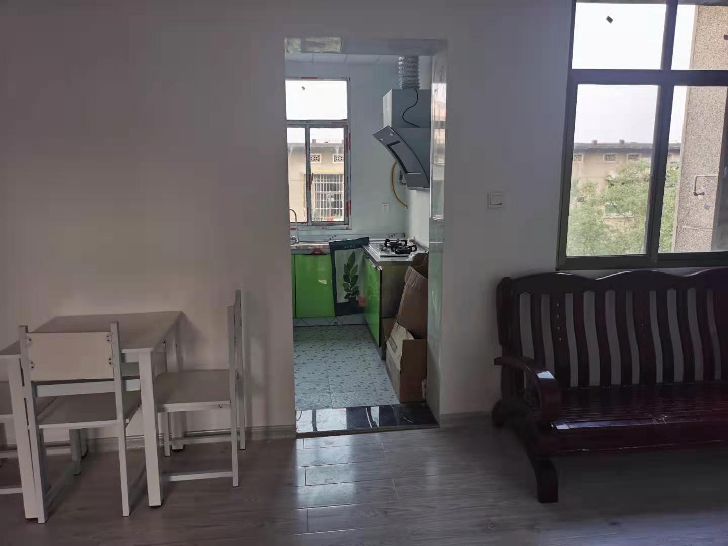 梓园社区(麻纺厂宿舍) 2室1厅1卫 22.0万 梓园社区(麻纺厂宿舍) 2室1厅1卫 22.0万客厅