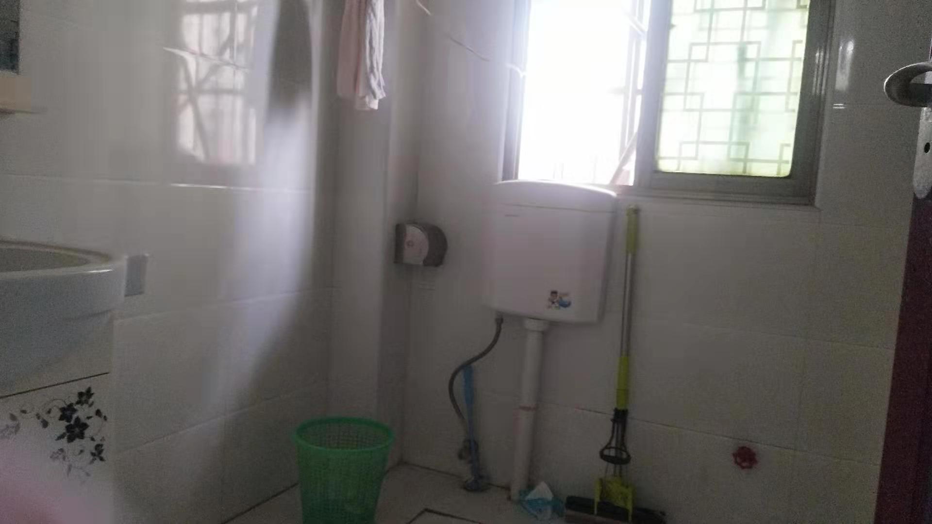 立新长湖安置区(水映豪廷安置房)  3室2厅1卫    1000.0元/月 立新长湖安置区(水映豪廷安置房)  3室2厅1卫    1000.0元/月室内图